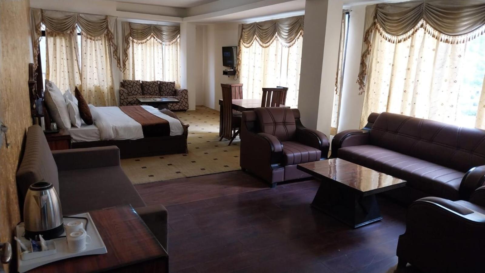 The Royal Grand, Manali Hotel Jagatsukh Eksteriør billede