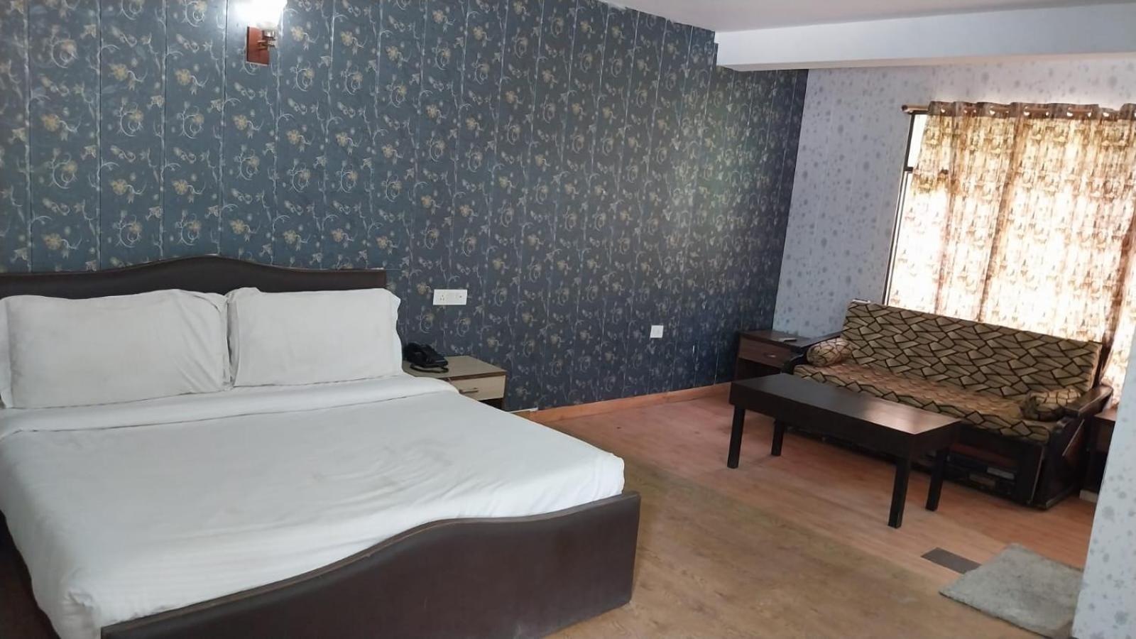 The Royal Grand, Manali Hotel Jagatsukh Eksteriør billede