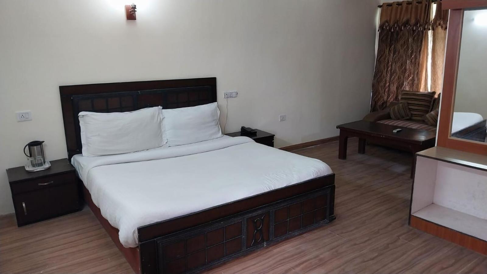The Royal Grand, Manali Hotel Jagatsukh Eksteriør billede