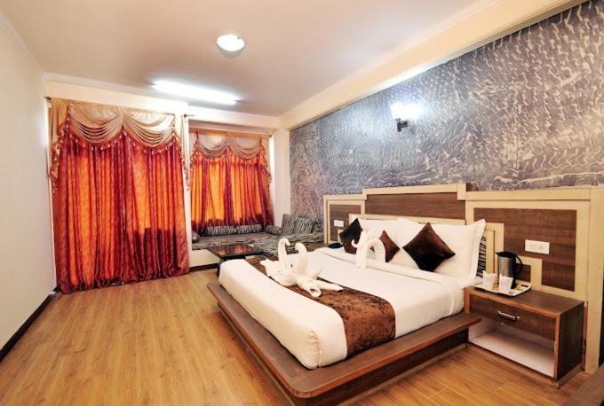 The Royal Grand, Manali Hotel Jagatsukh Eksteriør billede