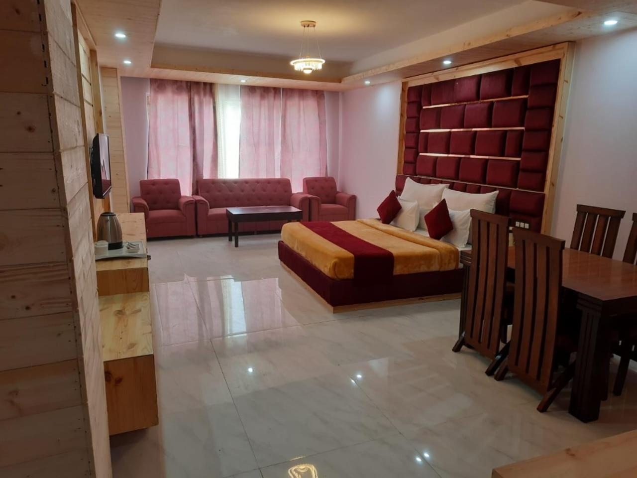 The Royal Grand, Manali Hotel Jagatsukh Eksteriør billede