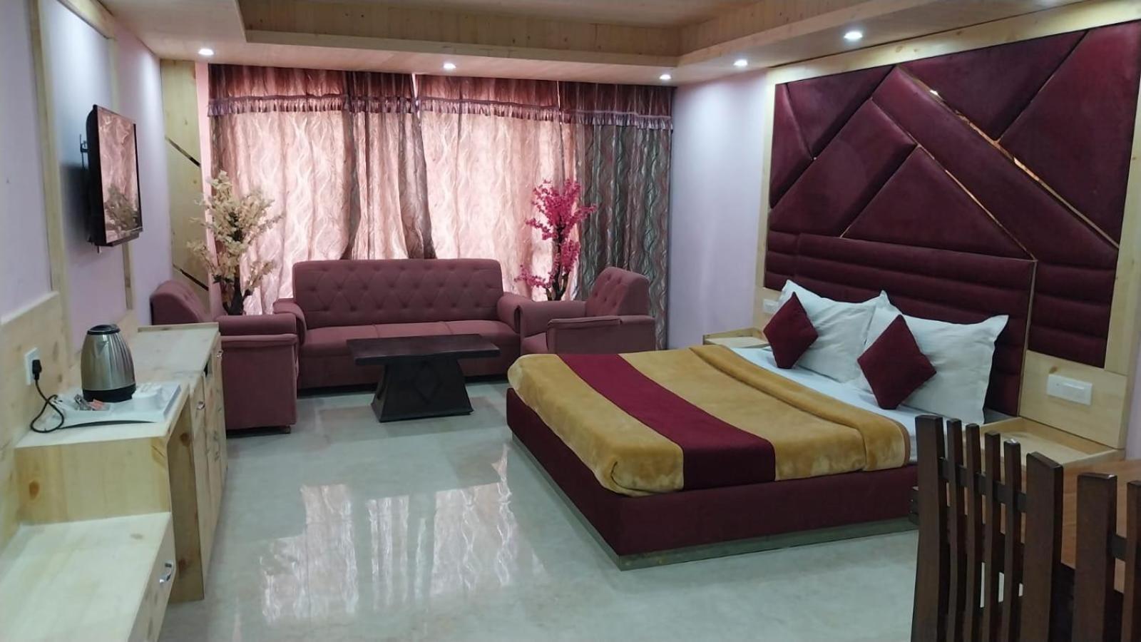 The Royal Grand, Manali Hotel Jagatsukh Eksteriør billede