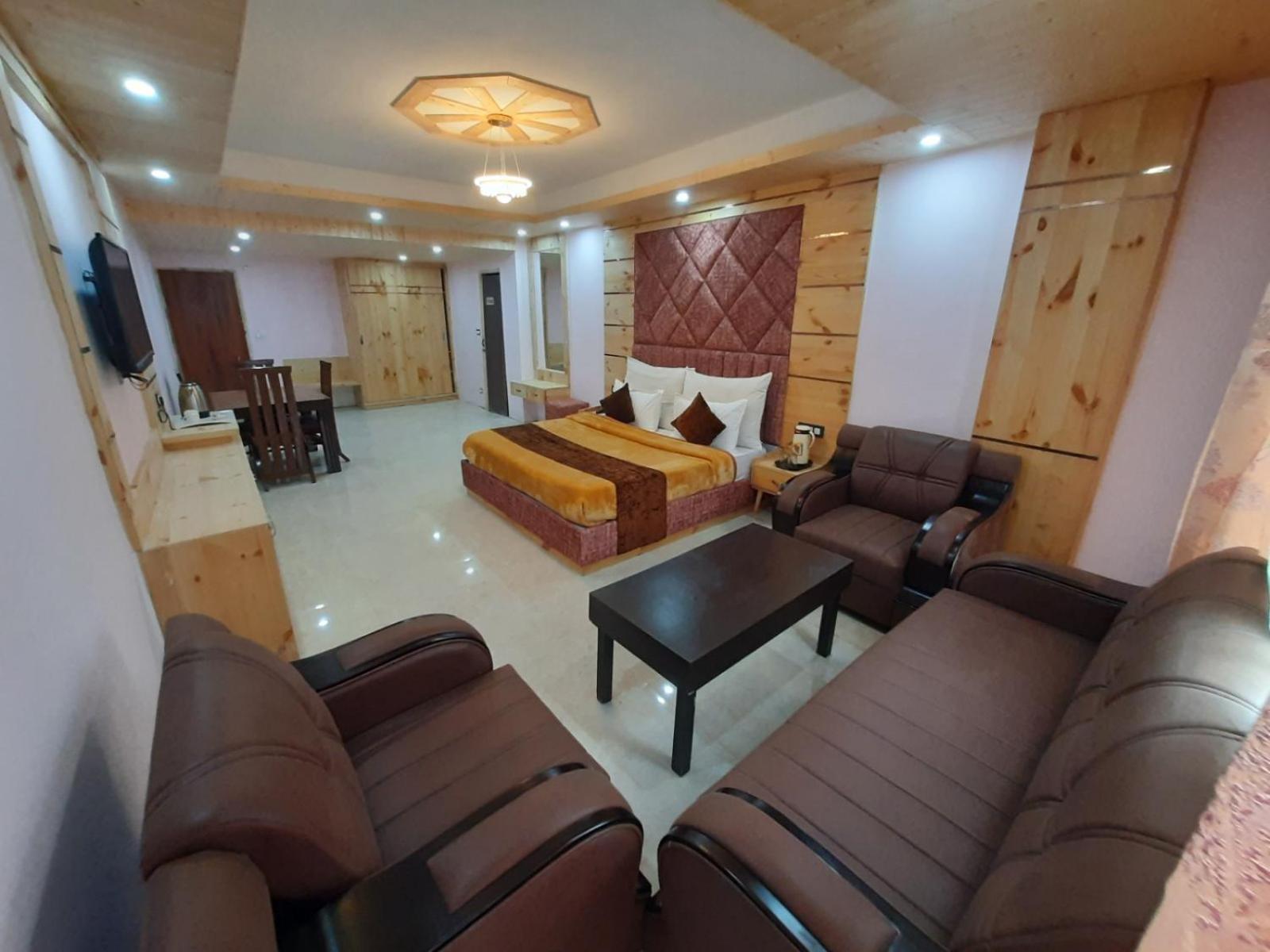 The Royal Grand, Manali Hotel Jagatsukh Eksteriør billede
