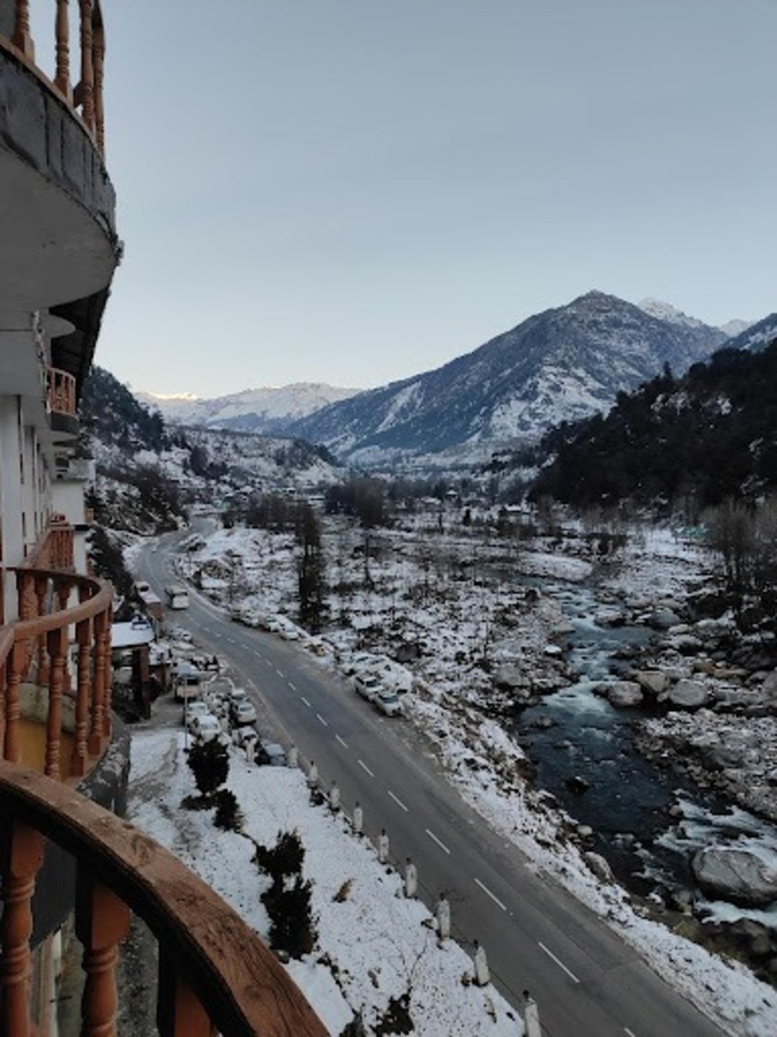 The Royal Grand, Manali Hotel Jagatsukh Eksteriør billede